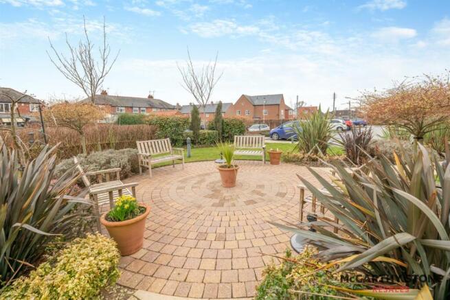 2 bed Apartment for sale Image 12