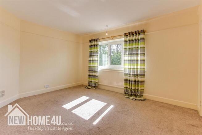 MASTER BEDROOM: