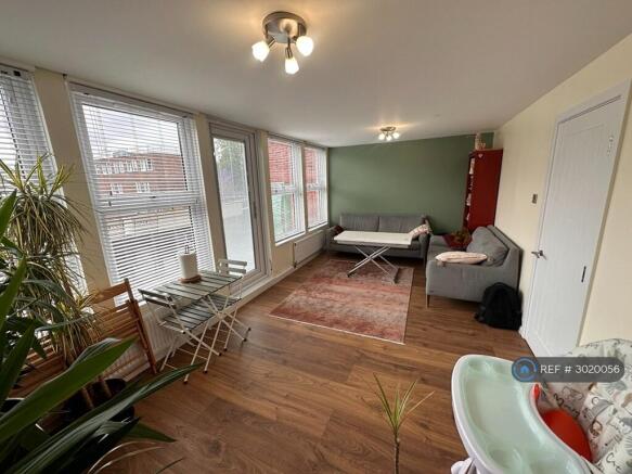 Lounge / Dining Area