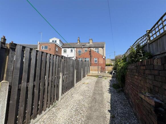2 bed End of Terrace to rent Image 6