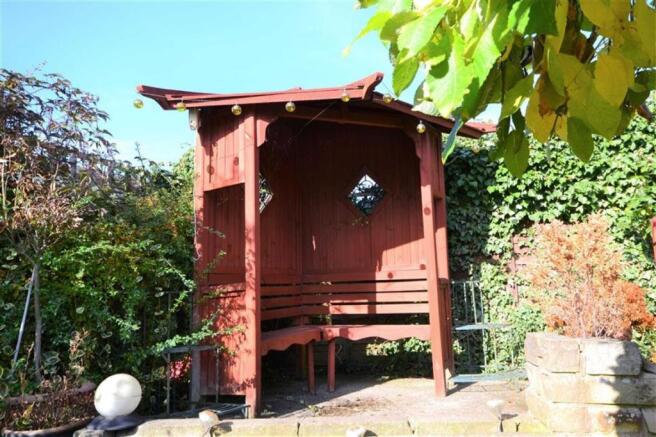 SEATED ARBOUR