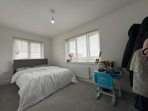 3 bed Semi-Detached to rent Image 10