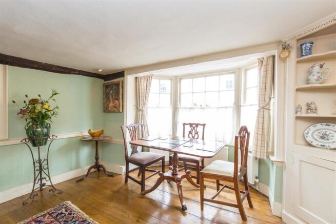 Sitting/Dining Area