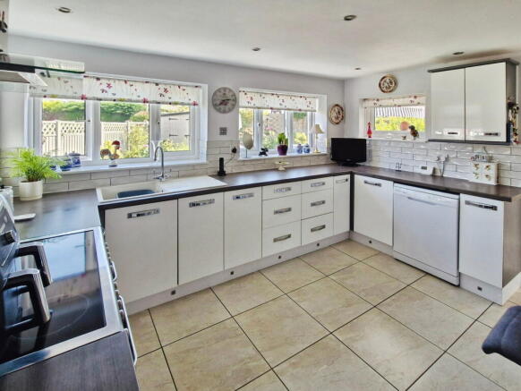 2 bed Terraced Bungalow for sale Image 6