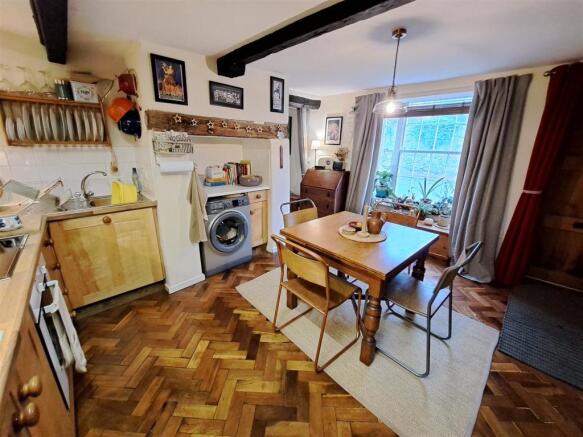 Kitchen 2.jpg