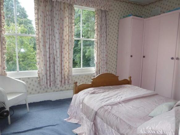 BEDROOM 2