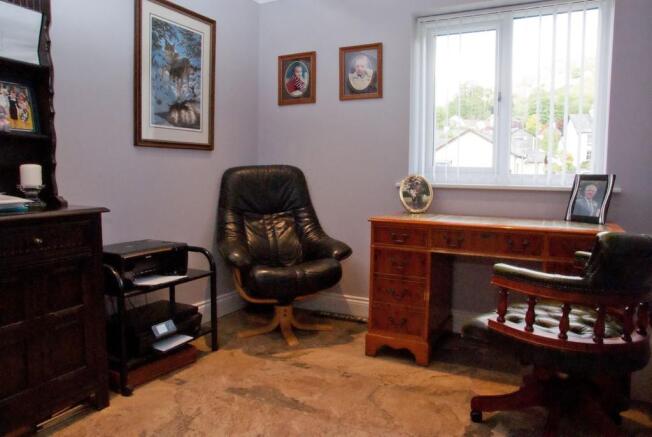 Bedroom 3/Study