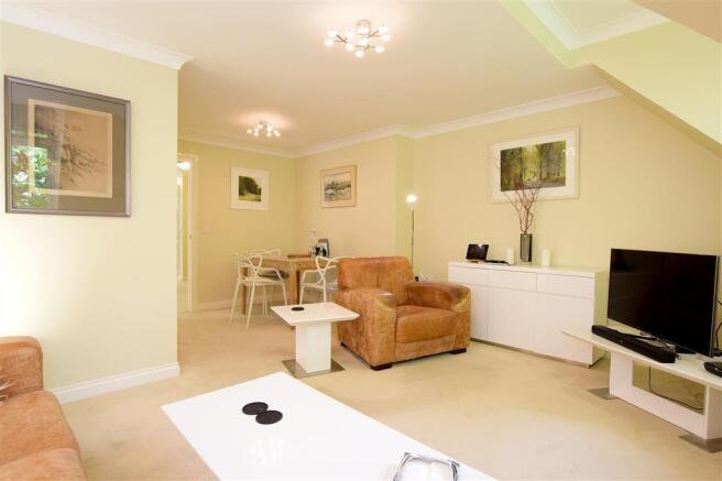 Lounge /Dining Room