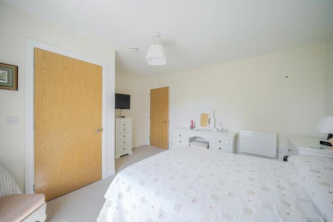 1 bed Apartment to rent Image 11