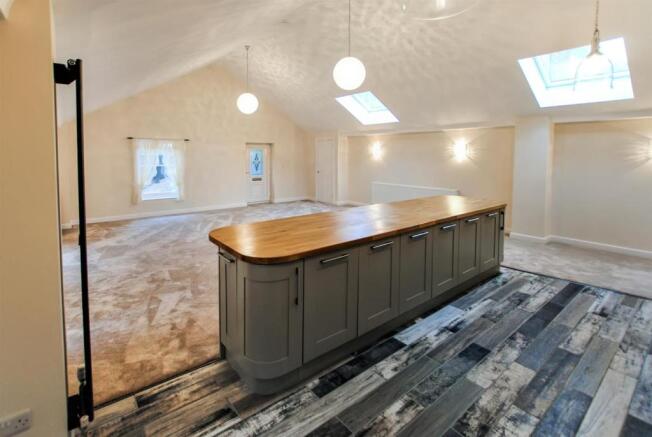 Kitchen 2.jpg