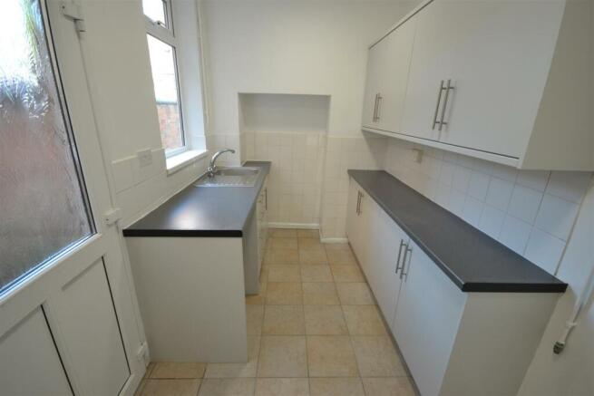 FITTED KITCHEN