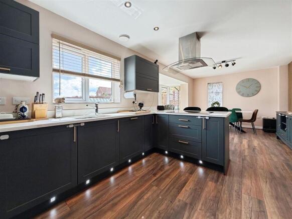 4 bed Detached for sale Image 5