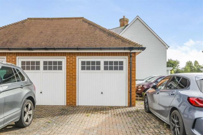 Garage & Parking