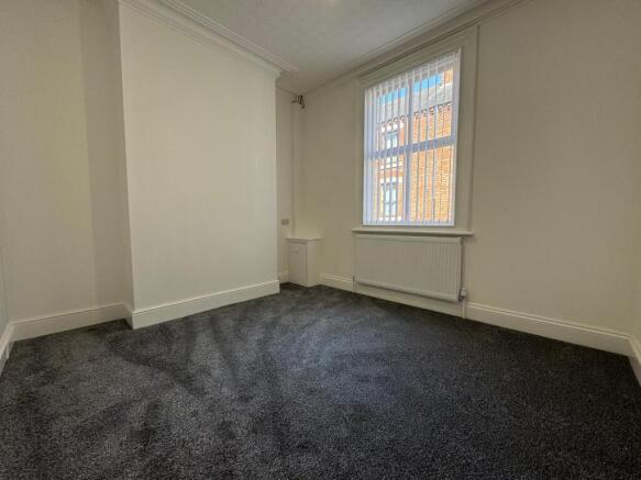 2 bed Terraced to rent Image 5