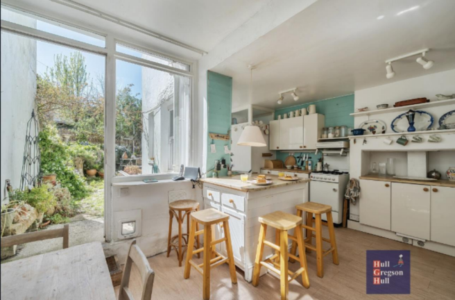 photoshopped kitchen.png