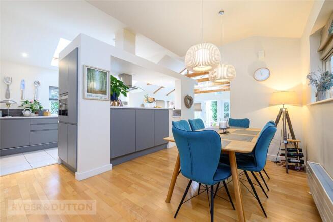 4 bed Semi-Detached for sale Image 12