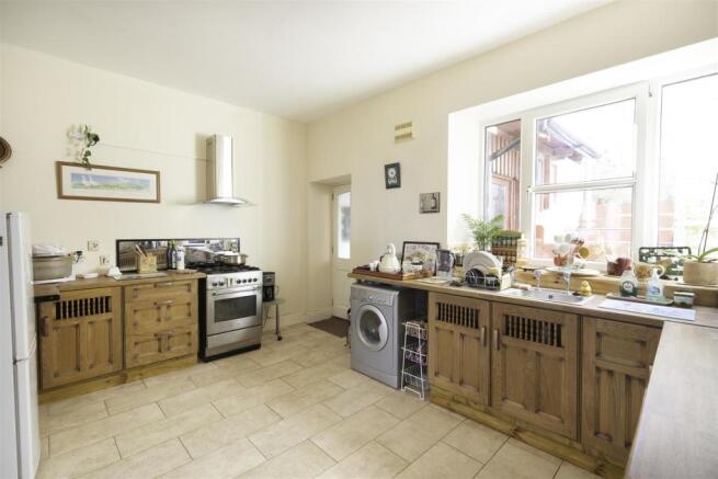 kitchen 2.jpg
