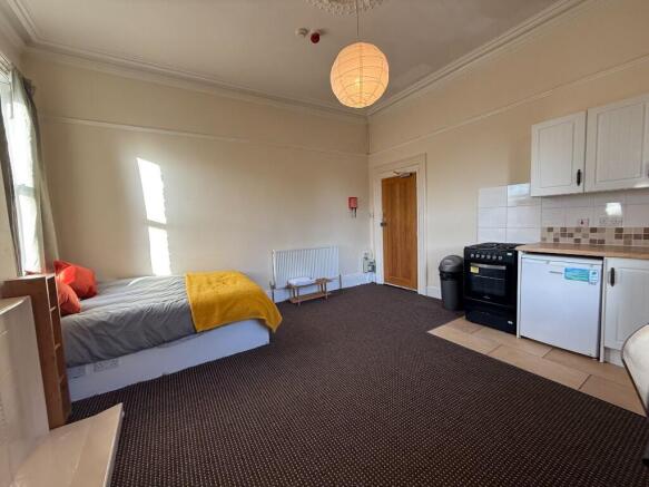 Studio to rent Image 3