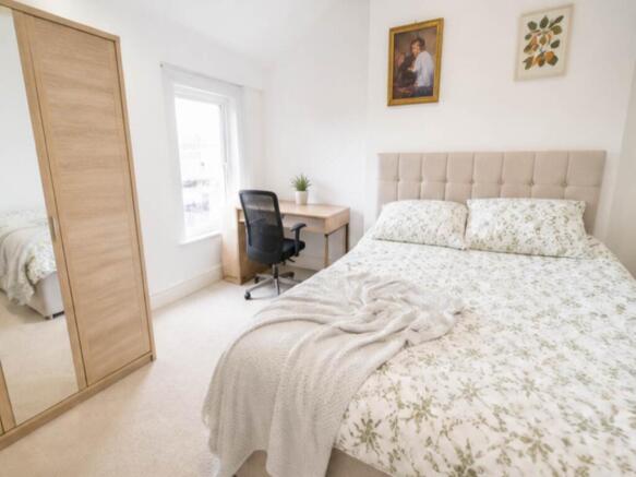 rear large bedroom u