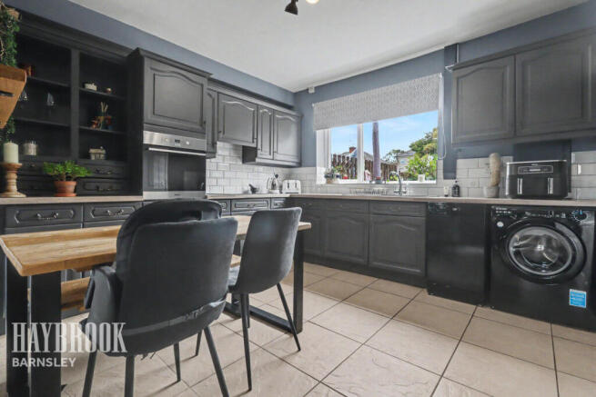 3 bed Semi-Detached for sale Image 4