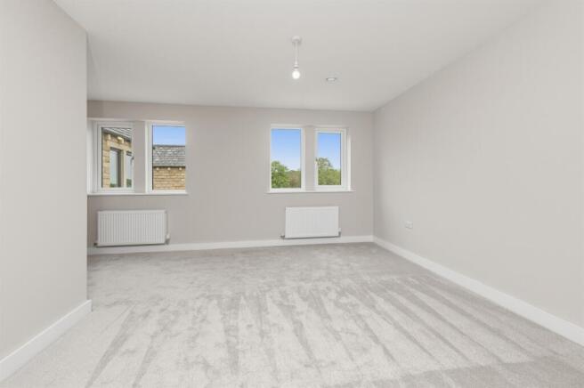 5 bed Detached for sale Image 7