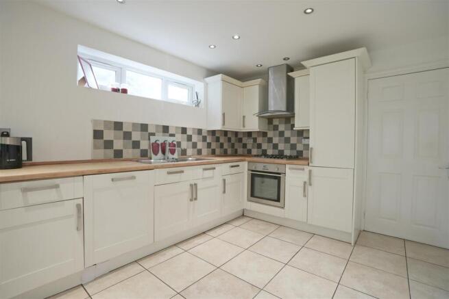 4 bed Detached for sale Image 8