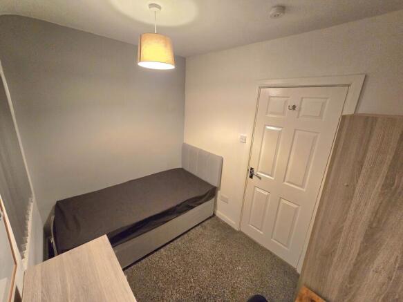 4 bed Semi-Detached to rent Image 9