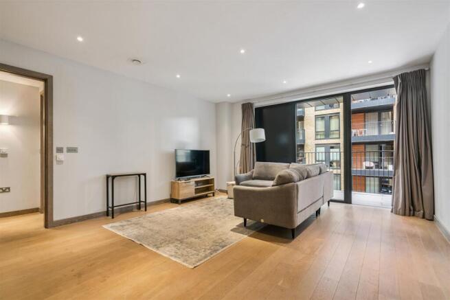 30 Gowing House 4 Drapers Yard SW18 reception 2.jp