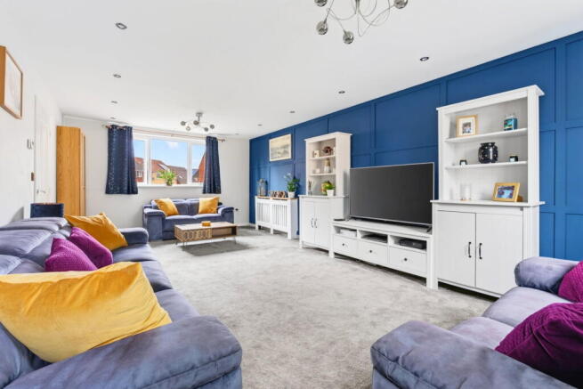 5 bed Detached for sale Image 6