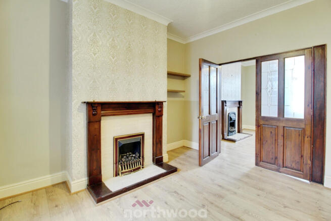 2 bed Terraced to rent Image 2