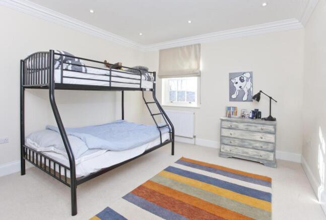 6 bed Semi-Detached to rent Image 10