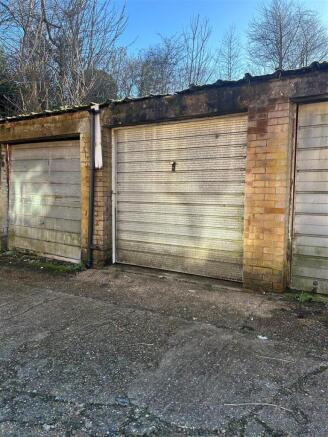 garage 3 rear of Baldwins Lane.jpg