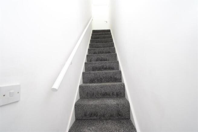 2 bed Apartment to rent Image 9