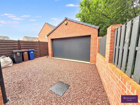 3 bed Semi-Detached for sale Image 8