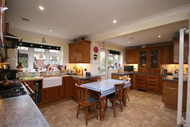 Kitchen Breakfast Room.JPG