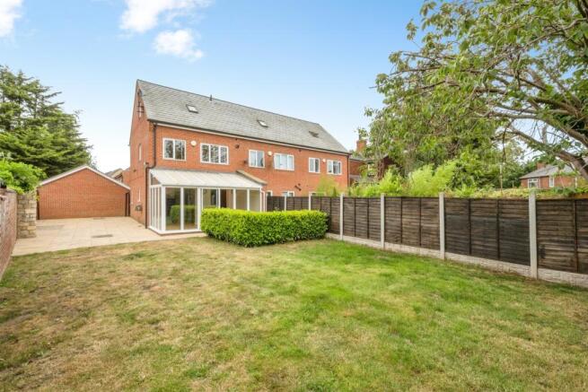 4 bed Town House for sale Image 4