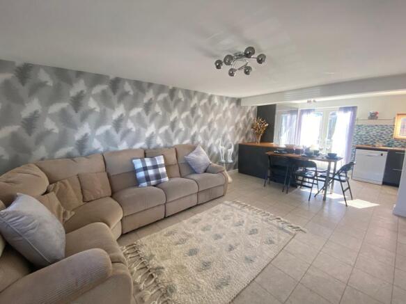 38 sandon new lounge 2.jpeg