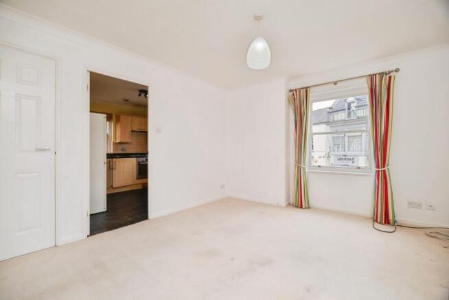 2 bed Maisonette for sale Image 6