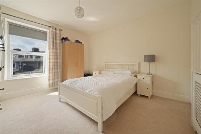 3 bed Terraced for sale Image 10