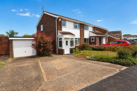 Farnham Drive, Rushden, NN10 9JW