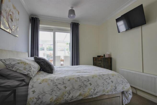 2 bed Semi-Detached Bungalow for sale Image 6