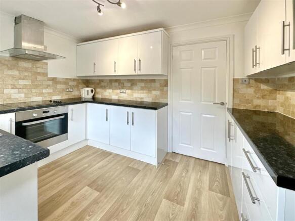 14 Summerlands Close 2.JPG