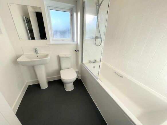 2 bed Semi-Detached to rent Image 10