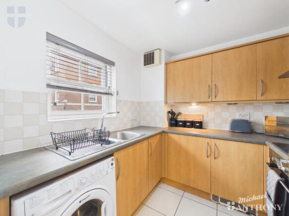 CAM03218G0-PR0908-STILL016