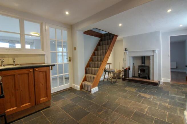 KITCHEN/DINING ROOM