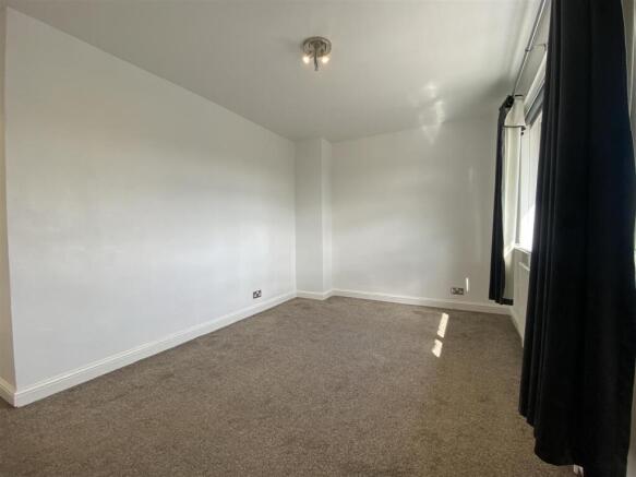 2 bed Semi-Detached to rent Image 6