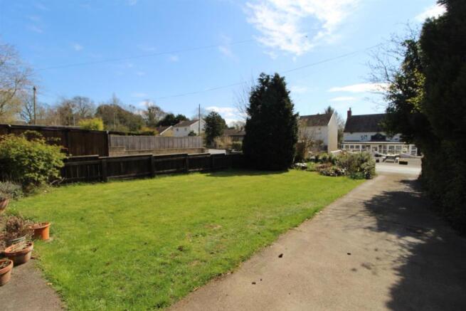 FRONT GARDEN