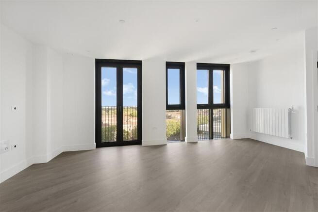 703 Redwood Tower 5 Affinity View London E16 4EJ -