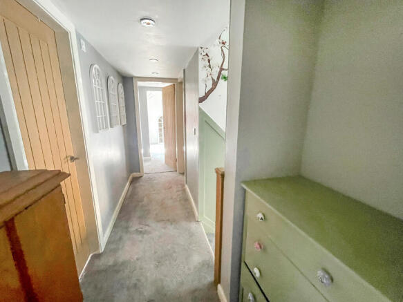 4 bed Detached for sale Image 11