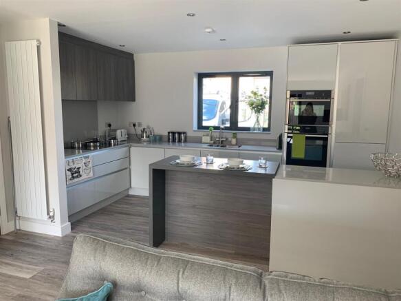 8 bed Apartment for sale Image 4